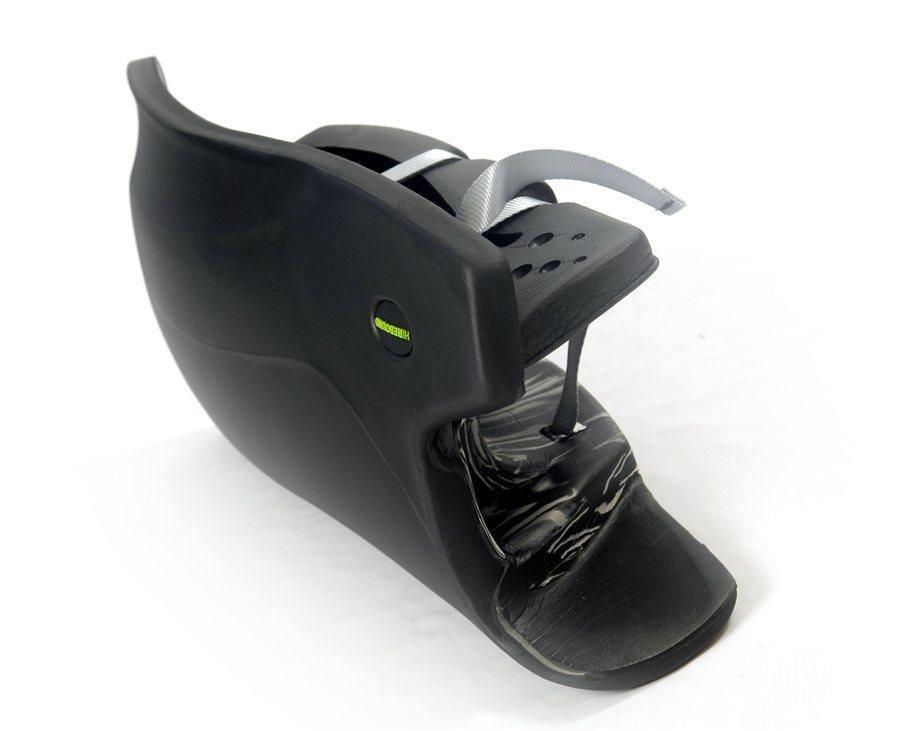 OBO | OBO HI REBOUND Legguards Black Wing/Red | HI REBOUND Legguards Black Wing/Red - Black Wing/Red / Medium | Total Hockey